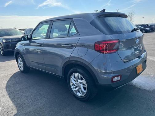 2022 Hyundai VENUE SE