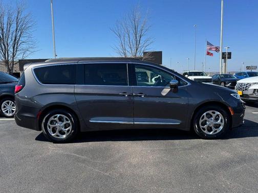 2022 Chrysler Pacifica Limited