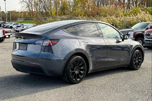 2023 Tesla Model Y Long Range AWD 4dr Crossover