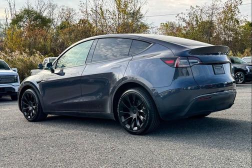 2023 Tesla Model Y Long Range AWD 4dr Crossover