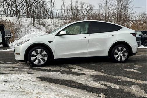 2023 Tesla Model Y Long Range Dual Motor All-Wheel Drive