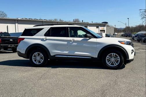 Star White Metallic Tri-Coat 2023 Ford Explorer XLT