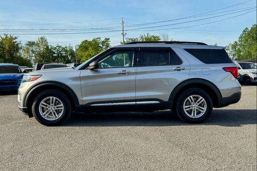 Iconic Silver Metallic 2023 Ford Explorer XLT