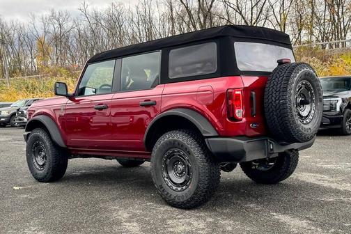 2025 Ford Bronco Base 4x4 4dr SUV