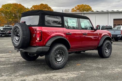 2025 Ford Bronco Base 4x4 4dr SUV