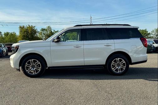 White 2025 Ford Expedition Active