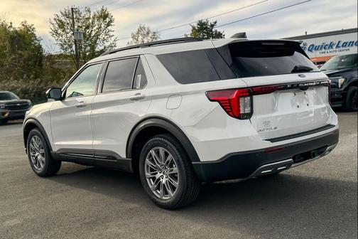 Star White Metallic Tri-Coat 2026 Ford Explorer Active