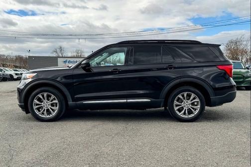 Agate Black Metallic 2022 Ford Explorer XLT