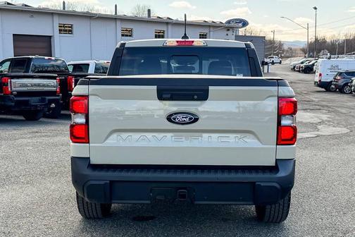 Desert Sand 2025 Ford Maverick Lariat