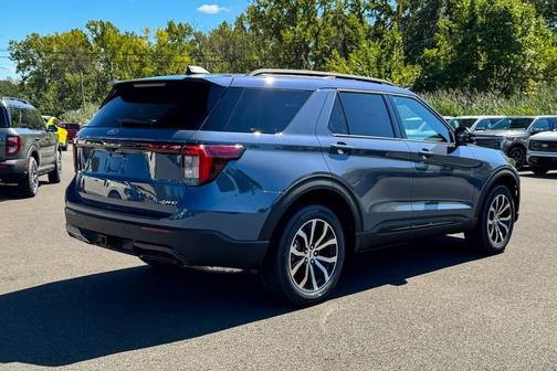 2025 Ford Explorer ST-Line