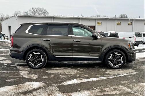 2023 Kia Telluride S