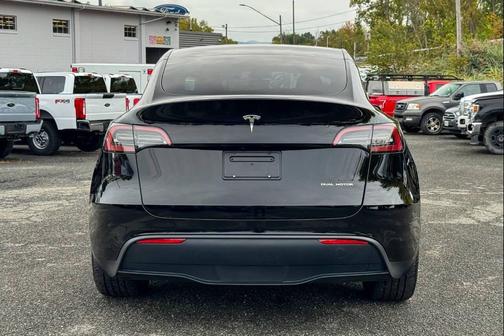 2023 Tesla Model Y Long Range AWD 4dr Crossover