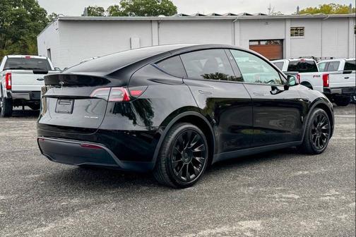 2023 Tesla Model Y Long Range AWD 4dr Crossover