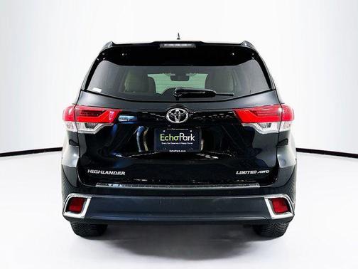 Midnight Black Metallic 2017 Toyota Highlander Limited