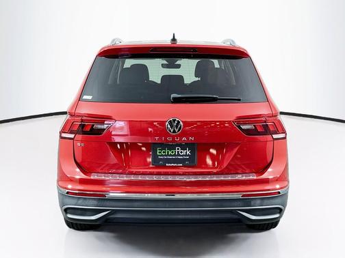 Kings Red Metallic 2022 Volkswagen Tiguan 2.0T SE
