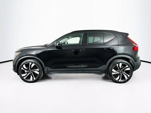 2025 Volvo XC40 B5 Plus Dark Theme