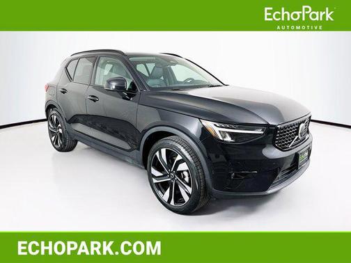 2025 Volvo XC40 B5 Plus Dark Theme