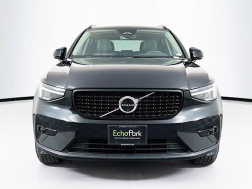 2025 Volvo XC40 B5 Plus Dark Theme