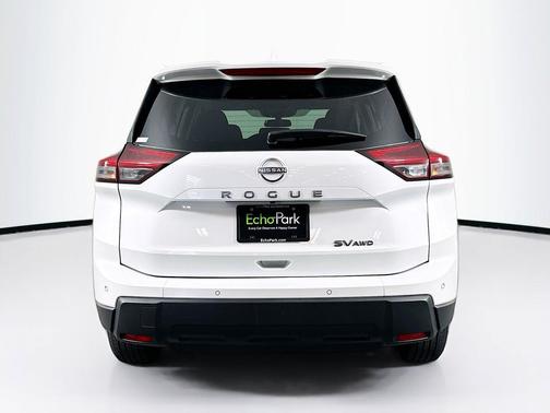 Everest White Pearl 2025 Nissan Rogue SV