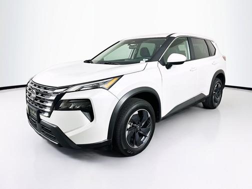 Everest White Pearl 2025 Nissan Rogue SV