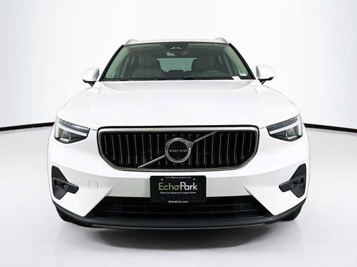 2025 Volvo XC40 B5 Plus Bright Theme