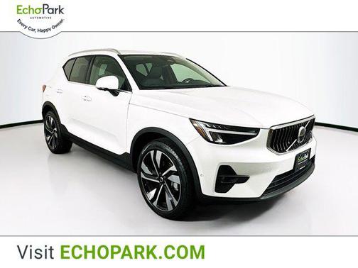 2025 Volvo XC40 B5 Plus Bright Theme