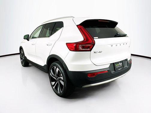 2025 Volvo XC40 B5 Plus Bright Theme