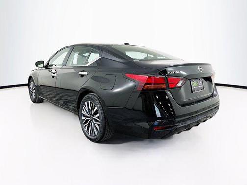 Super Black 2025 Nissan Altima SV FWD
