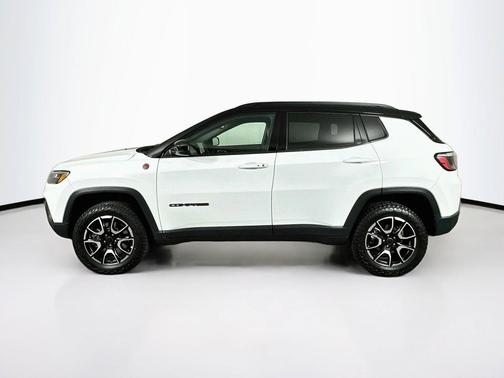 Bright White Clearcoat 2025 Jeep Compass Trailhawk