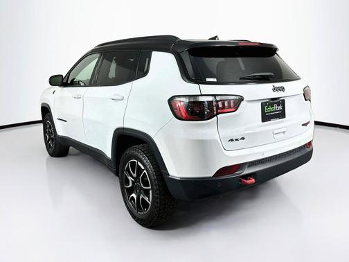 Bright White Clearcoat 2025 Jeep Compass Trailhawk