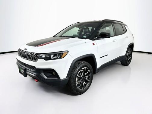 Bright White Clearcoat 2025 Jeep Compass Trailhawk