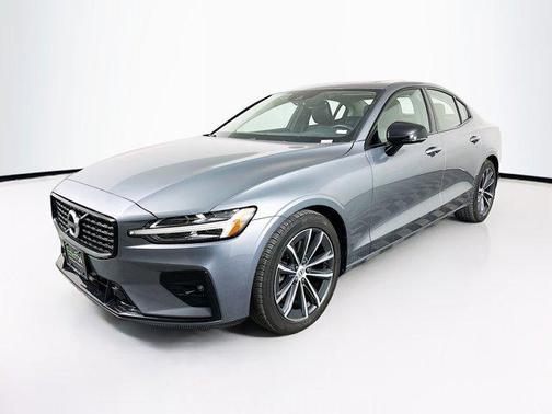 2021 Volvo S60 T5 Momentum