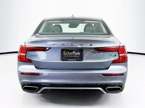 2021 Volvo S60 T5 Momentum