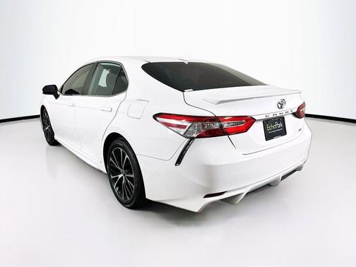 Super White 2020 Toyota Camry SE