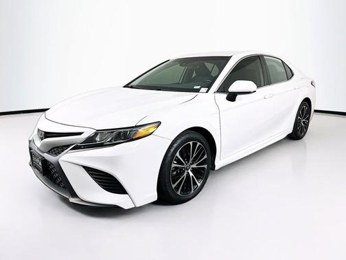 Super White 2020 Toyota Camry SE