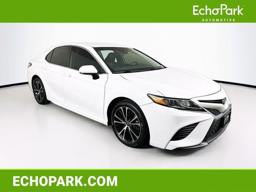 Super White 2020 Toyota Camry SE