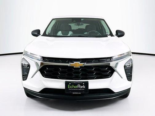Summit White 2024 Chevrolet Trax LS