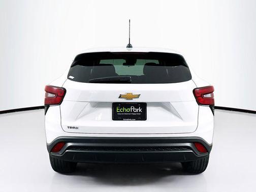 Summit White 2024 Chevrolet Trax LS