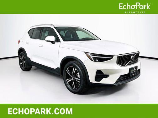 2025 Volvo XC40 B5 Core Bright Theme