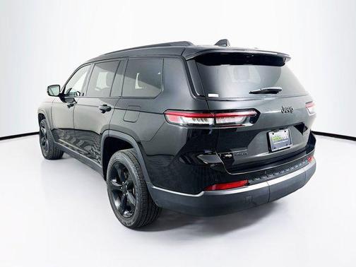 Diamond Black Crystal Pearlcoat 2023 Jeep Grand Cherokee L Altitude