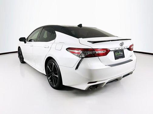 Wind Chill Pearl/Midnight Black Metallic 2019 Toyota Camry XSE