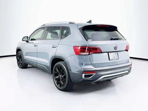 Platinum Gray Metallic 2022 Volkswagen Taos 1.5T SE