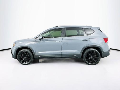Platinum Gray Metallic 2022 Volkswagen Taos 1.5T SE