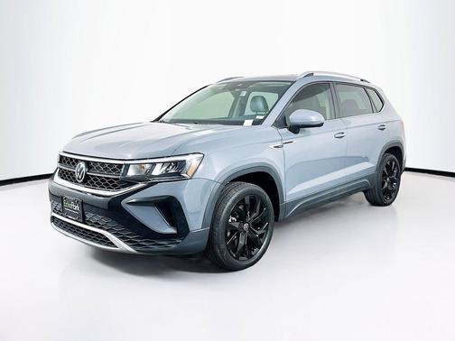 Platinum Gray Metallic 2022 Volkswagen Taos 1.5T SE
