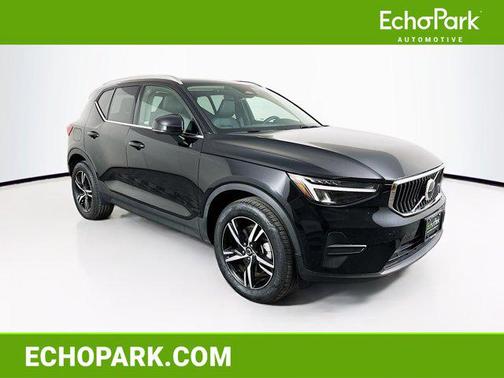 2025 Volvo XC40 B5 Core Bright Theme