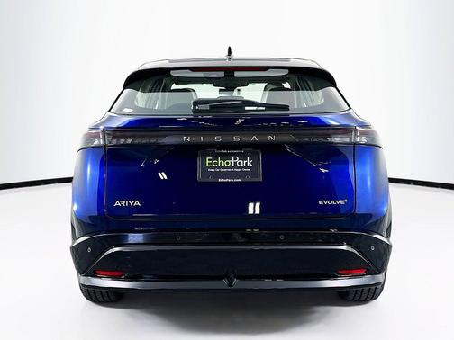 Deep Ocean Blue Pearl/Black Diamond Pearl 2023 Nissan ARIYA EVOLVE+