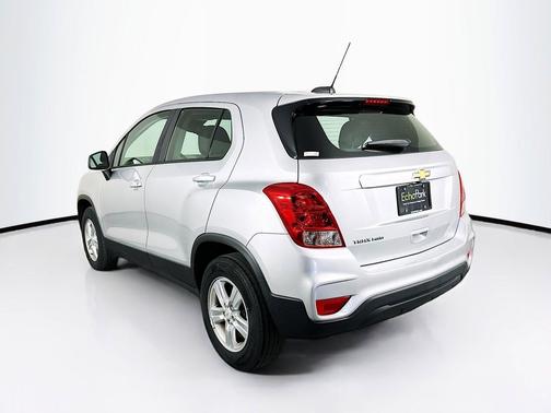 Silver Ice Metallic 2018 Chevrolet Trax LS