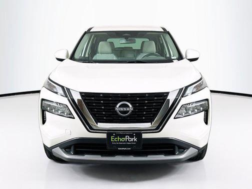 Pearl White Tricoat 2023 Nissan Rogue SV