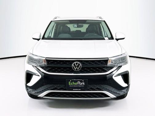 Pure White 2022 Volkswagen Taos 1.5T SE