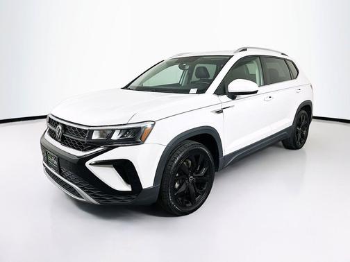 Pure White 2022 Volkswagen Taos 1.5T SE
